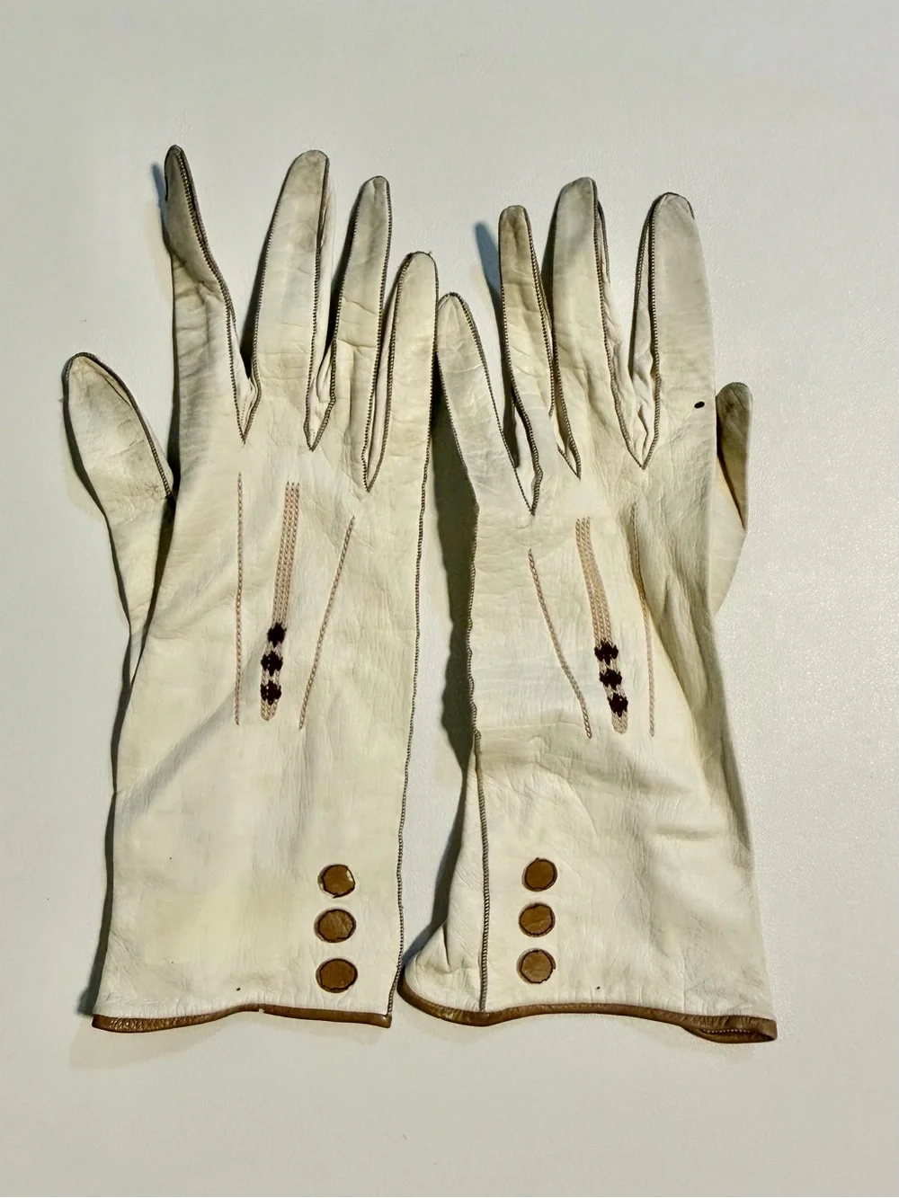 VINTAGE antique kid kidskin leather wristlet gloves women’s French France 40s